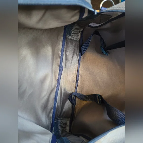 Cathay Pacific Vintage Airline Flight Bag 1990s Travel Shoulder Computer Bag - Picture 8 of 9